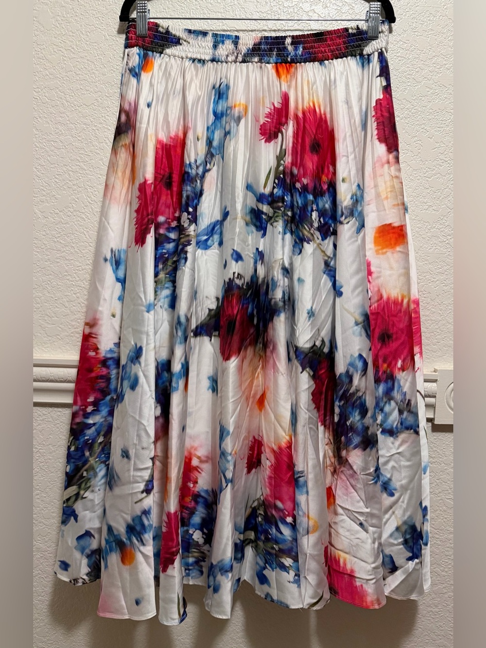 Club Monaco Boho Chic Watercolor Floral Pleated Midi Skirt | White Multicolor - Picture 5 of 5